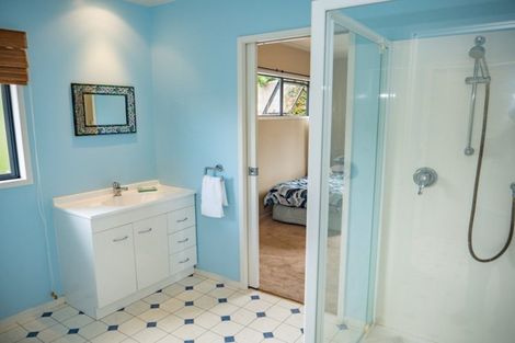 Photo of property in 44 Heretaunga Crescent, Cable Bay, 0420