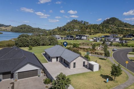 Photo of property in 2 Admiral Drive, Cooks Beach, Whitianga, 3591