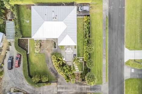 Photo of property in 37 Mcfarlane Street, Oakura, 4314