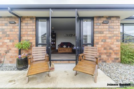 Photo of property in 35 Chestnut Close, Kelvin Grove, Palmerston North, 4414