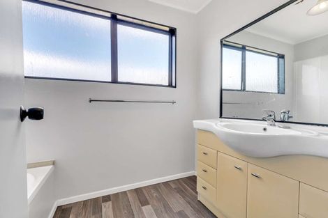 Photo of property in 26 Aquarius Drive, Kawaha Point, Rotorua, 3010