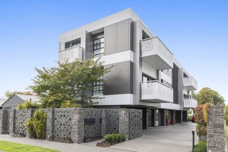 Photo of property in 2/30 Peterborough Street, Christchurch Central, Christchurch, 8013