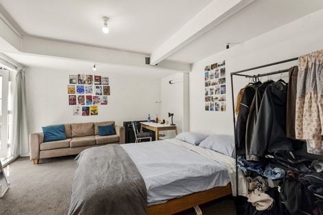 Photo of property in 142 Kelburn Parade, Kelburn, Wellington, 6012