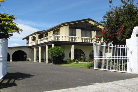 Photo of property in 12 Miller Road, Mangere Bridge, Auckland, 2022