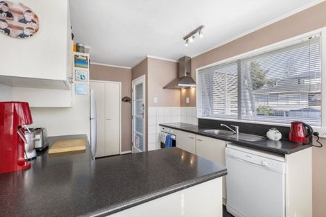 Photo of property in 10 Firle Place, Green Bay, Auckland, 0604