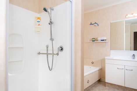 Photo of property in 60 Beachwater Drive, Papamoa Beach, Papamoa, 3118