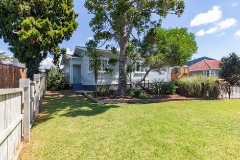 Photo of property in 379b West Coast Road, Glen Eden, Auckland, 0602