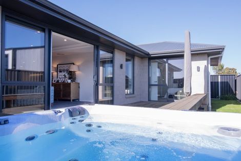 Photo of property in 18 Park Street, Winton, 9720