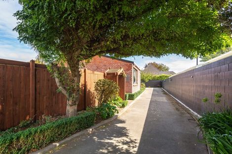 Photo of property in 327 Avonhead Road, Avonhead, Christchurch, 8042