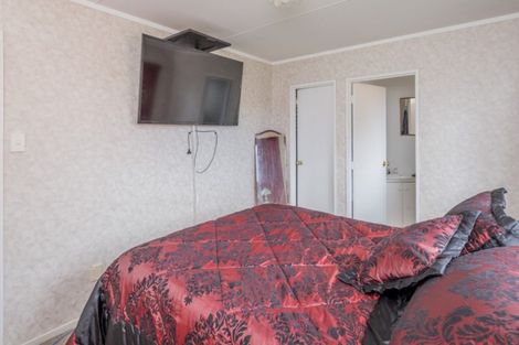 Photo of property in 7 Nikau Street, Levin, 5510