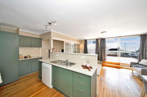 Photo of property in 72 Pioneer Road, Moturoa, New Plymouth, 4310