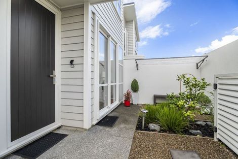 Photo of property in 75 Karepiro Drive, Stanmore Bay, Whangaparaoa, 0932