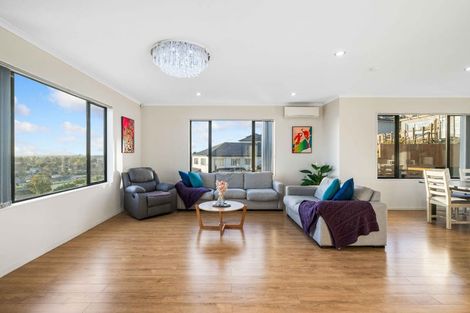 Photo of property in 19 Kereru Rise, Papakura, 2110