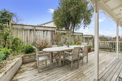 Photo of property in 32 Corunna Road, Milford, Auckland, 0620