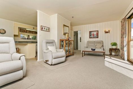 Photo of property in 16 Pemberton Avenue, Bayview, Auckland, 0629