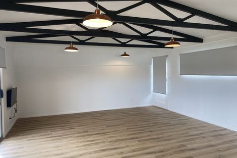 Photo of property in 235 Edmonton Road, Te Atatu South, Auckland, 0610