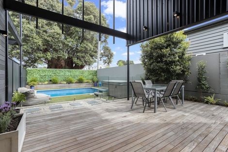 Photo of property in 25 Waimana Avenue, Northcote Point, Auckland, 0627