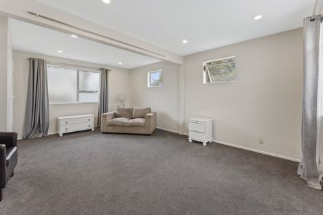 Photo of property in 43 California Drive, Totara Park, Upper Hutt, 5018