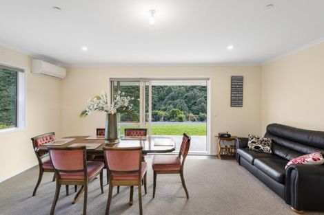 Photo of property in 103 Stratton Street, Normandale, Lower Hutt, 5010