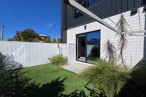 Photo of property in 2/59 Neil Avenue, Te Atatu Peninsula, Auckland, 0610