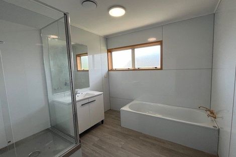 Photo of property in 24 Hurstbourn Priors, Goodwood Heights, Auckland, 2105