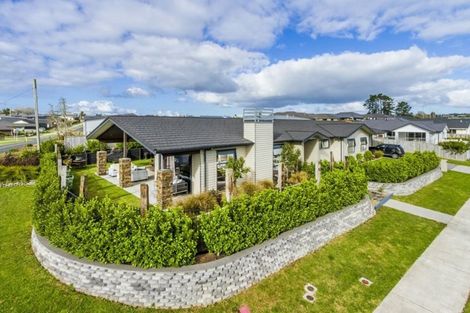 Photo of property in 1 Eric Farley Drive, Kumeu, 0810