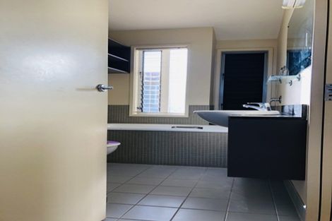 Photo of property in 6s Carlton Gore Road, Grafton, Auckland, 1023