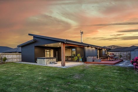 Photo of property in 10 Cyprus Place, Fitzherbert, Palmerston North, 4410