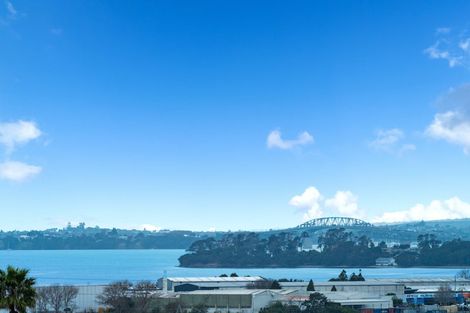 Photo of property in 1 Cron Avenue, Te Atatu South, Auckland, 0610