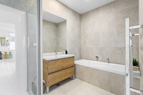 Photo of property in 35 Cambie Avenue, Red Beach, 0932