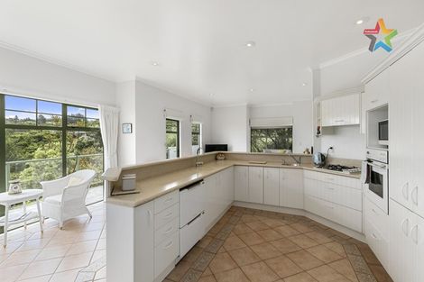 Photo of property in 95 Viewmont Drive, Harbour View, Lower Hutt, 5010