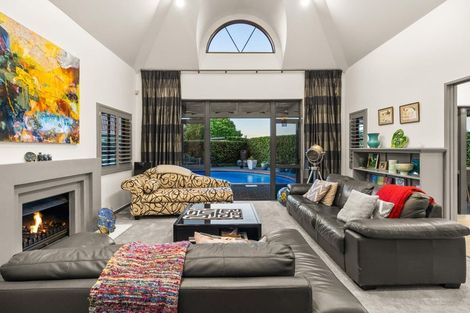 Photo of property in 28 Connemara Court, West Harbour, Auckland, 0618