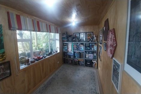 Photo of property in 19 Salford Street, Newlands, Wellington, 6037