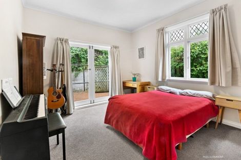 Photo of property in 10 Queens Drive, Kilbirnie, Wellington, 6022