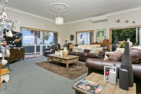 Photo of property in 33 Verran Road, Birkenhead, Auckland, 0626