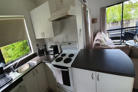 Photo of property in 2/22 Lambrown Drive, Totara Vale, Auckland, 0629