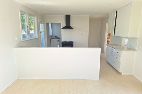 Photo of property in 6 Daphne Street, Kelston, Auckland, 0602