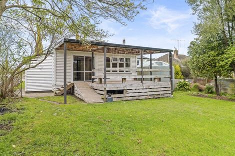 Photo of property in 5 Rangatira Road, Hunterville, 4730