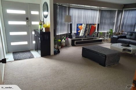 Photo of property in 17 Hewlett Road, Massey, Auckland, 0614