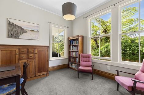 Photo of property in 129 Northland Road, Northland, Wellington, 6012