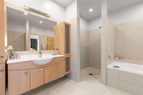 Photo of property in 4 Law Lane, Mount Pleasant, Christchurch, 8081