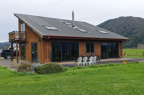 Photo of property in 72 Hotham Street, Murchison, 7007