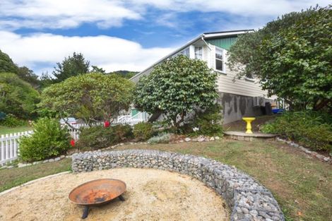 Photo of property in 5 Sunrise Boulevard, Tawa, Wellington, 5028