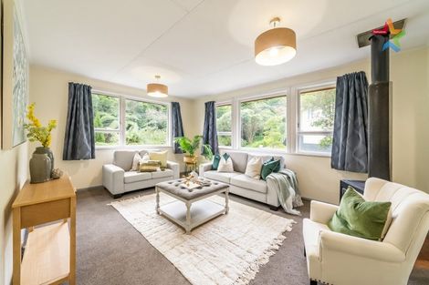 Photo of property in 6 Tobruk Street, Karori, Wellington, 6012