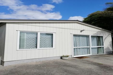 Photo of property in 26 Caribbean Drive, Unsworth Heights, Auckland, 0632