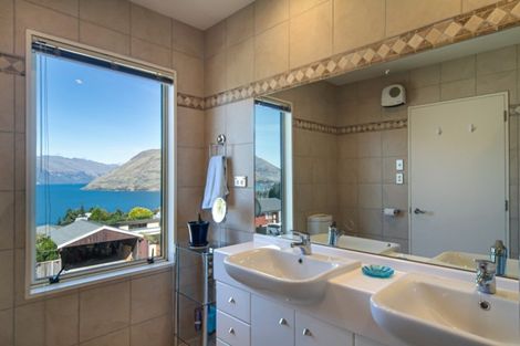 Photo of property in 28 Wynyard Crescent, Fernhill, Queenstown, 9300