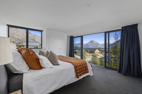 Photo of property in 9 Falconer Rise, Jacks Point, Queenstown, 9371