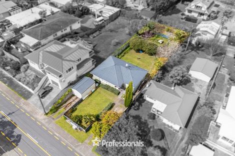 Photo of property in 10 Gray Avenue, Paraparaumu Beach, Paraparaumu, 5032