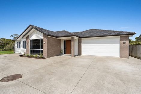 Photo of property in 18 Kahika Grove, Huapai, Kumeu, 0810