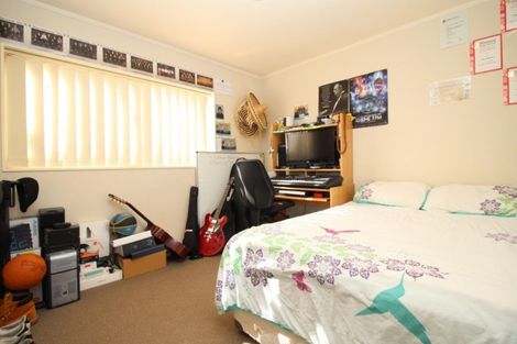 Photo of property in 12b Patrice Place, Massey, Auckland, 0614